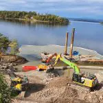 Minnested i Hole, Utøykaia bilde