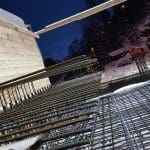 Minnested i Hole, Utøykaia bilde